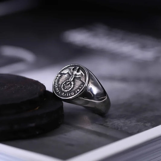 Retro Black Eagle Punk Ring