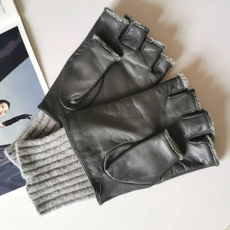 Cool Heart Hollow Fingerless Gloves