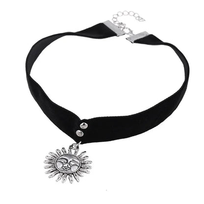 Mathilda Necklace Retro Sun Shaped Choker