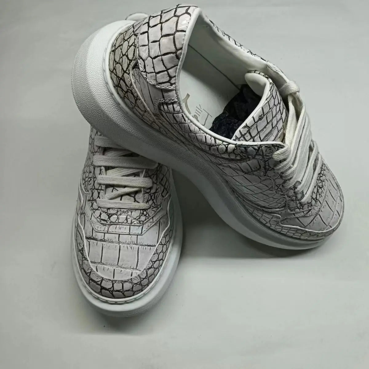 crocodile skin causal shoes